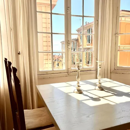 Charming Vintage Flat Only 1 Min Walk From Monte Carlo Appartement *